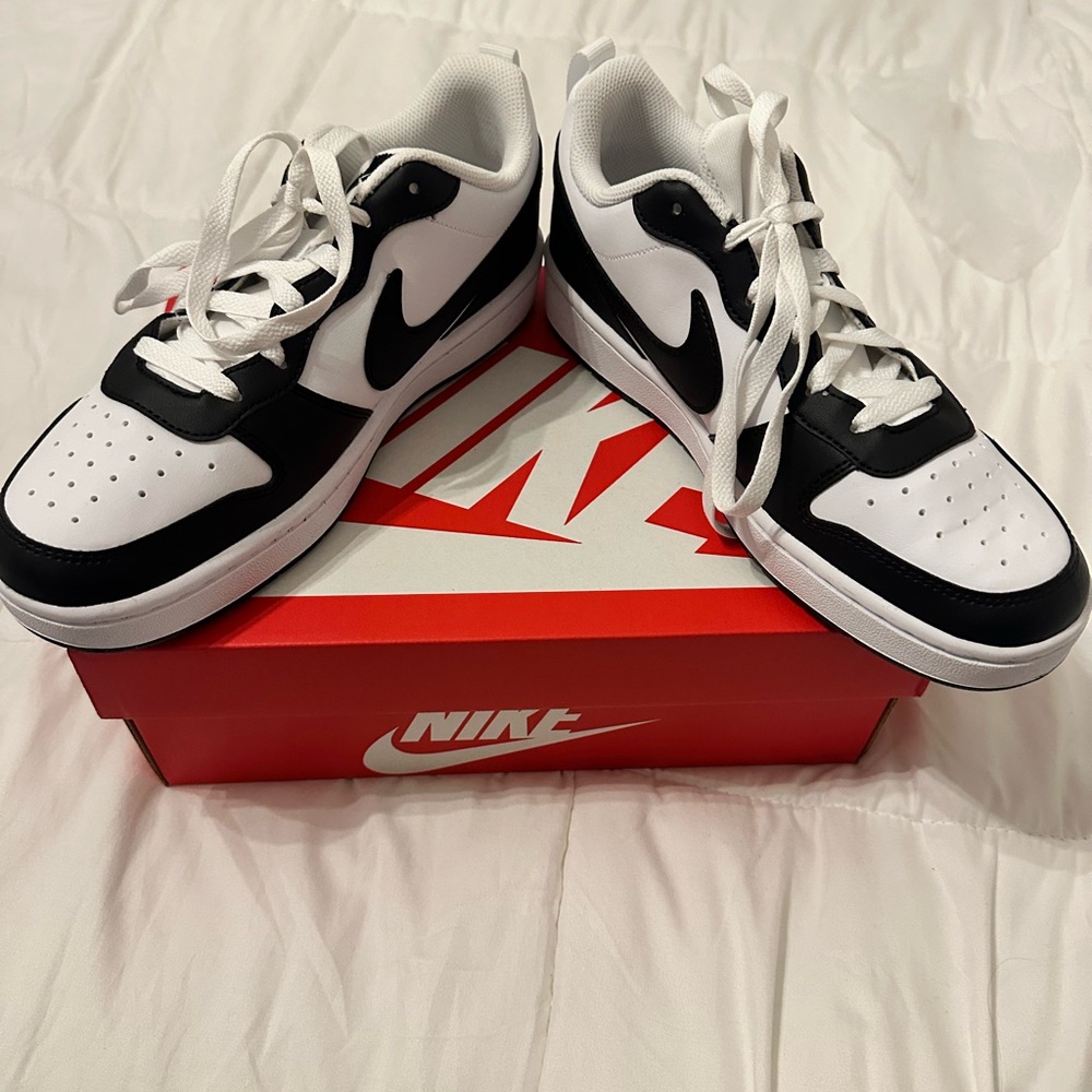 Nike Black and White Athletic Shoes